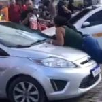 Vídeo: mulher segue marido, vê amante com ele no carro e sobe em capô