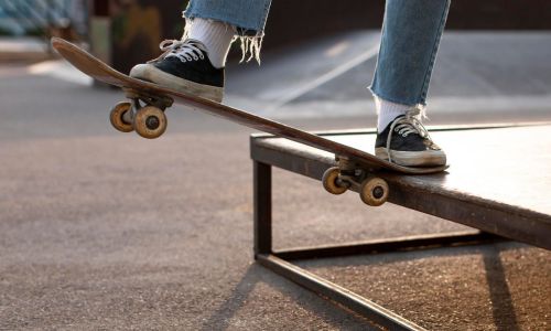 Andando de skate Freepik