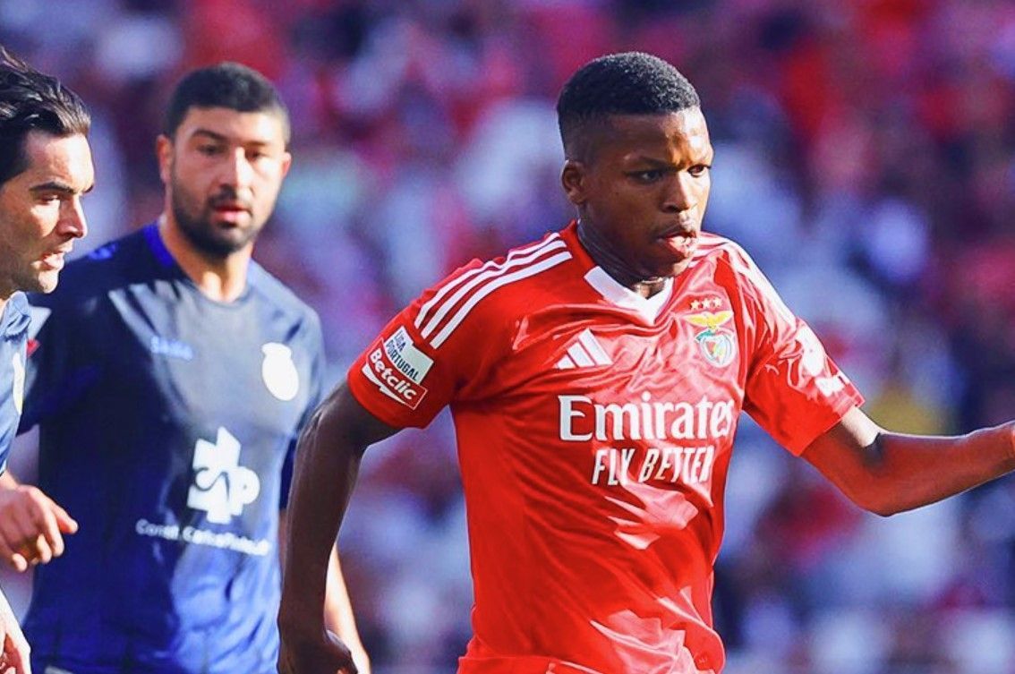Benfica cede empate ao Arouca e perde liderança do Português para o Sporting