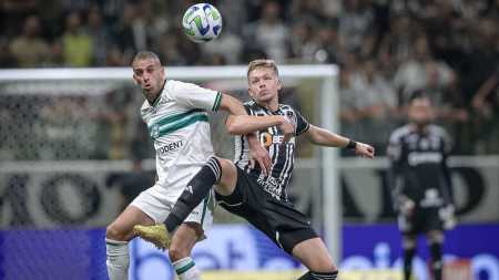 Slimani garantiu vitória do Coritiba fora de casa