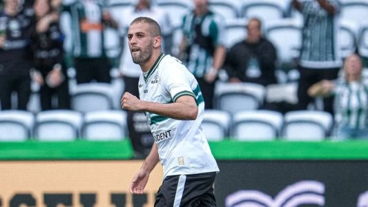 Slimani marcou o segundo gol da vitória do Coxa