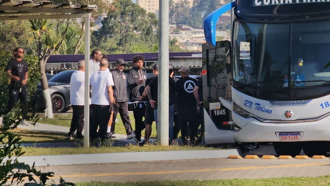 Organizada do Corinthians revela bastidores de cobrança no CT e manda recado a Memphis