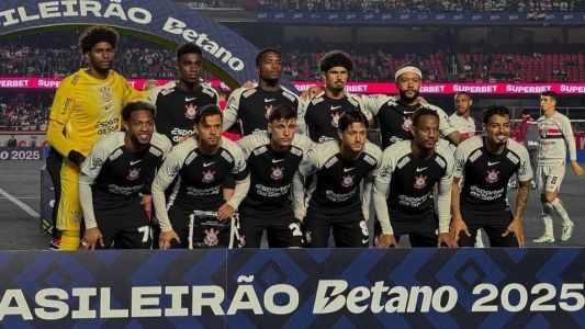 Jogadores do Corinthians em partida contra o São Paulo