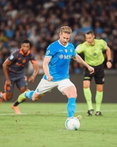 Kevin de Bruyne pouco antes de se lesionar pelo Napoli