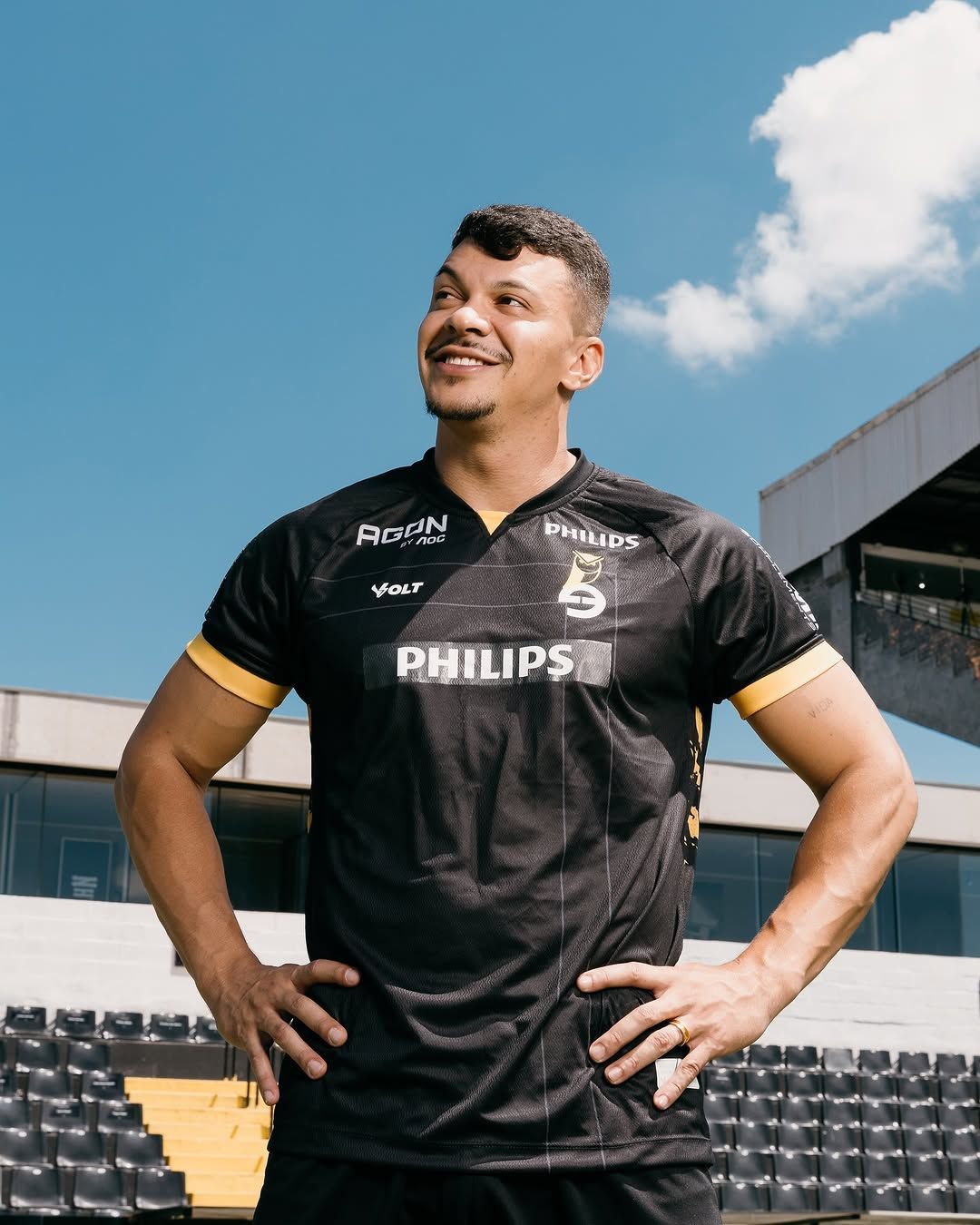 YouTuber Júlio Cocielo lança novo uniforme de canal em amistoso contra time da Série B