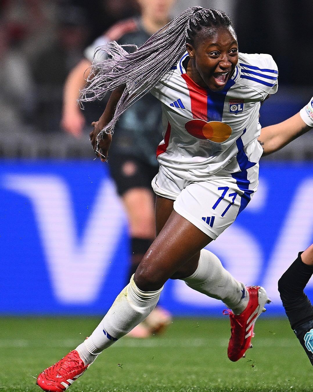 Lyon volta a vencer Bayern e garante vaga na semifinal da Champions League Feminina
