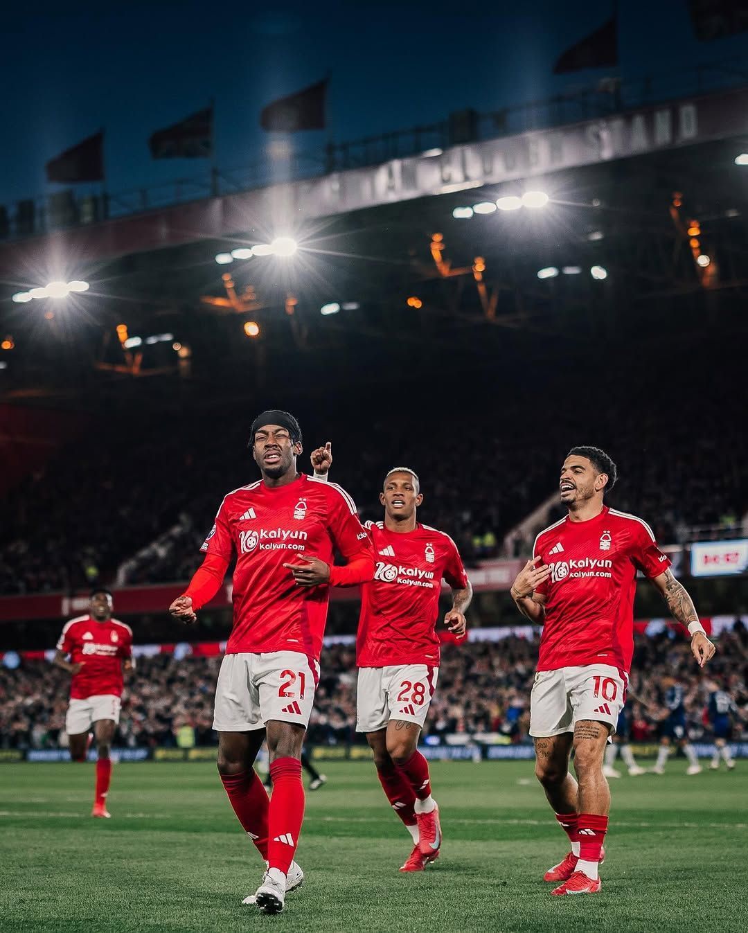 Manchester United perde para o Forest e fica longe do G6 do Inglês