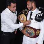 Lenda do boxe, Popó se emociona e cai no choro em formatura do filho em medicina
