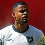 Após acordo entre Atlético e Botafogo, Júnior Santos é liberado para assinar contrato