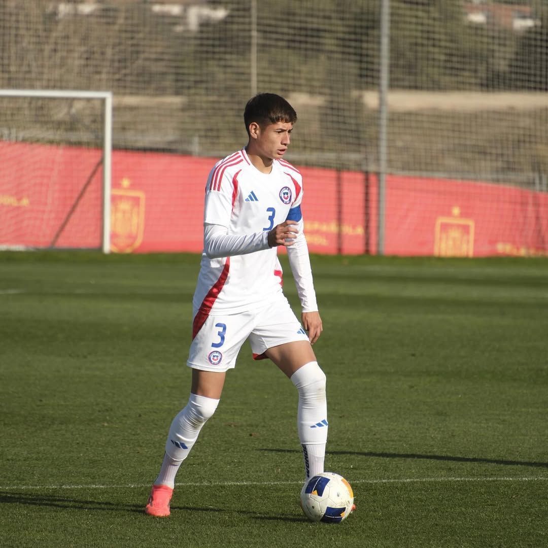 Atlético tem data para jovem zagueiro chileno fazer exames e assinar contrato