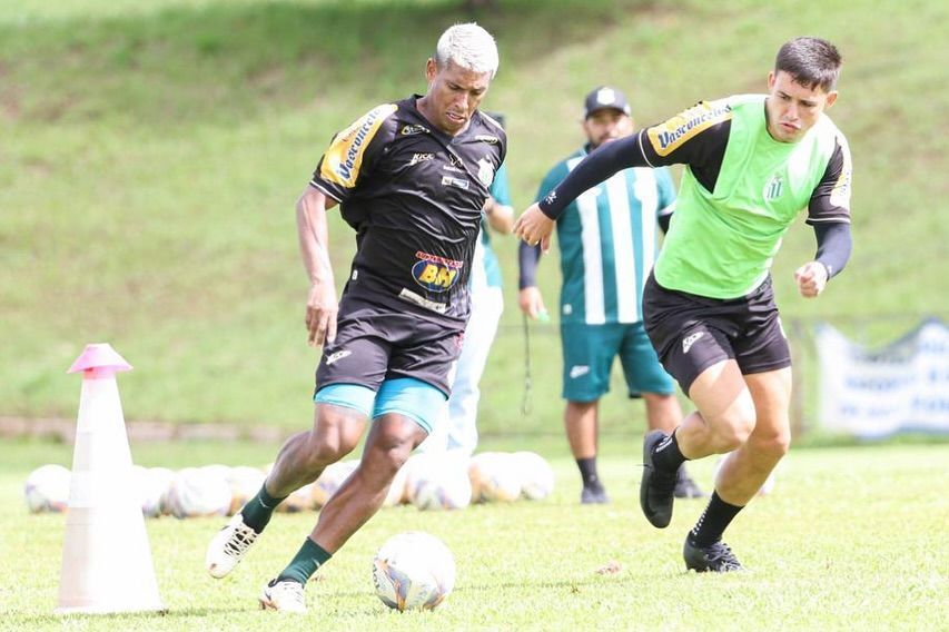 Antes da semifinal do Troféu Inconfidência, time mineiro dispensa atacante