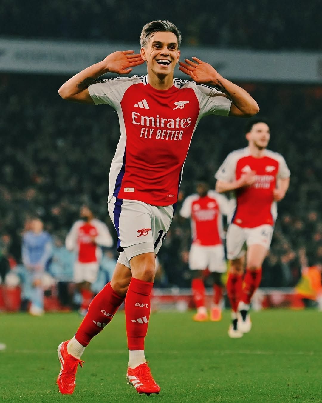 Arsenal vence clássico contra Tottenham e volta a colar na liderança do Inglês