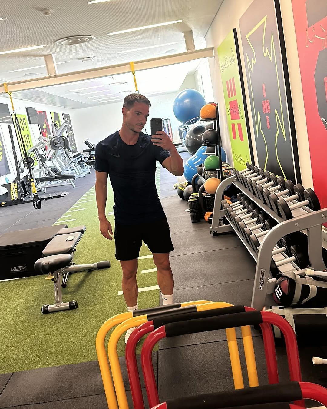 Cédric Soares, ex-Arsenal, trabalha no CT do São Paulo; entenda