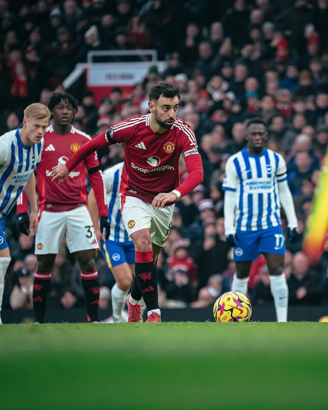 Manchester United perde para o Brighton e volta a tropeçar em casa no Inglês