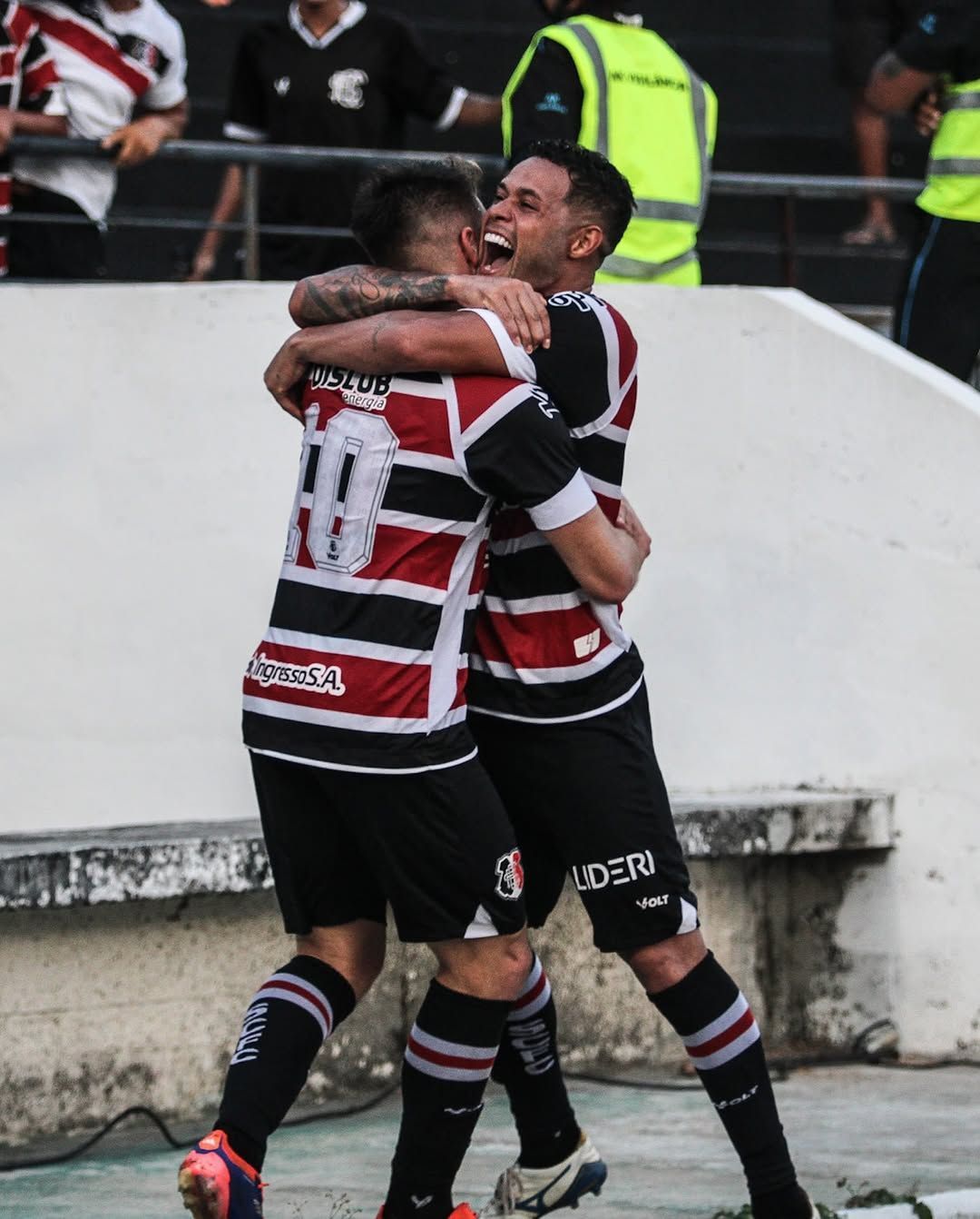 Santa Cruz bate Afogados e assume a liderança do Pernambucano; Náutico tropeça