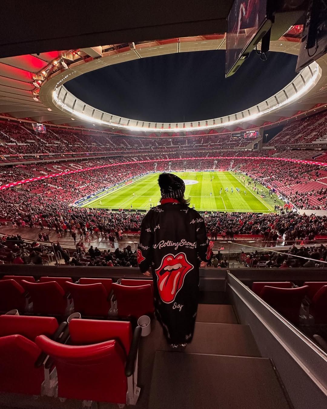 Cantora Roberta Miranda acompanha jogo do Atlético de Madrid a convite de jogador