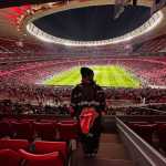 Cantora Roberta Miranda acompanha jogo do Atlético de Madrid a convite de jogador