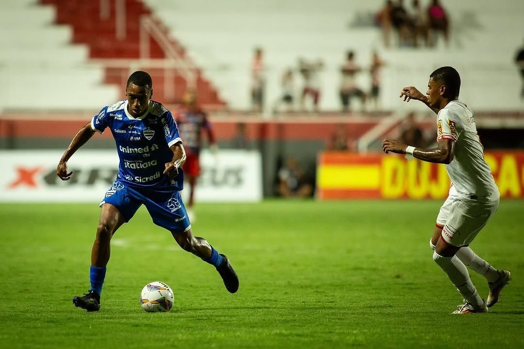 Tombense marca no último lance, vence Aymorés e ultrapassa Atlético no Mineiro