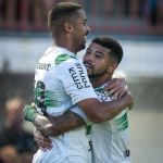 Com doblete de Dellatorre, Coritiba vence Azuriz no Paranaense e cola na liderança