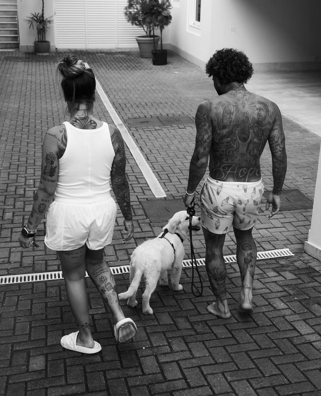 Gabigol compartilha novas fotos ao lado da namorada Rafaella, irmã de Neymar