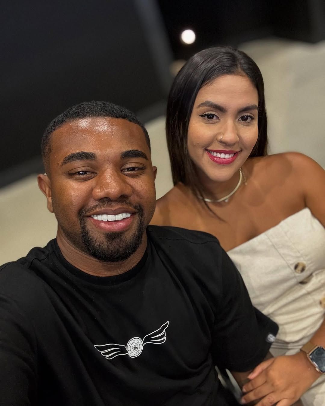 Davi Brito exibe teste de gravidez, fala sobre o BBB e faz promessa