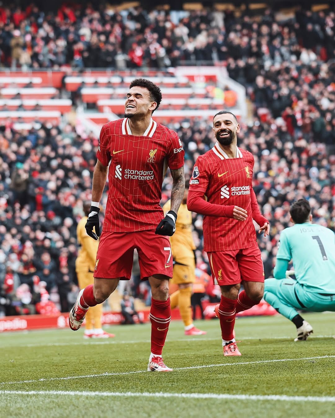 Salah marca, Liverpool vence Wolves e administra vantagem na ponta do Inglês