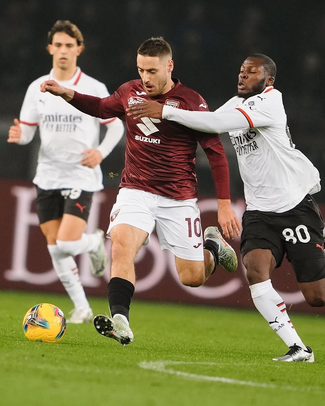 Milan sofre, perde para o Torino e vê chance de entrar no G6 escapar