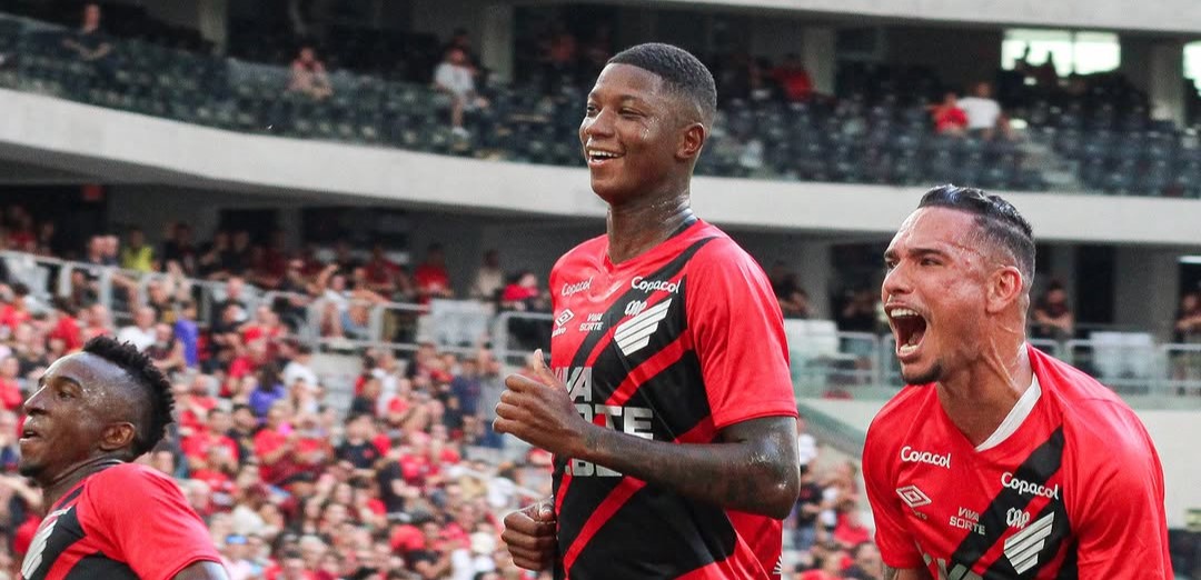 Athletico goleia Azuriz-PR e vai à semifinal do Campeonato Paranaense