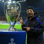 Diretor de cinema vencedor do Oscar assiste a jogo da Inter no San Siro