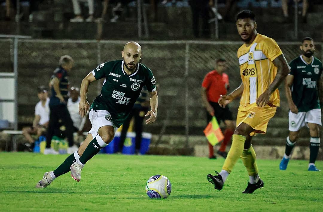 Com gols de goleiro e ex-Cruzeiro, Goiás e Brasiliense empatam pela Copa Verde