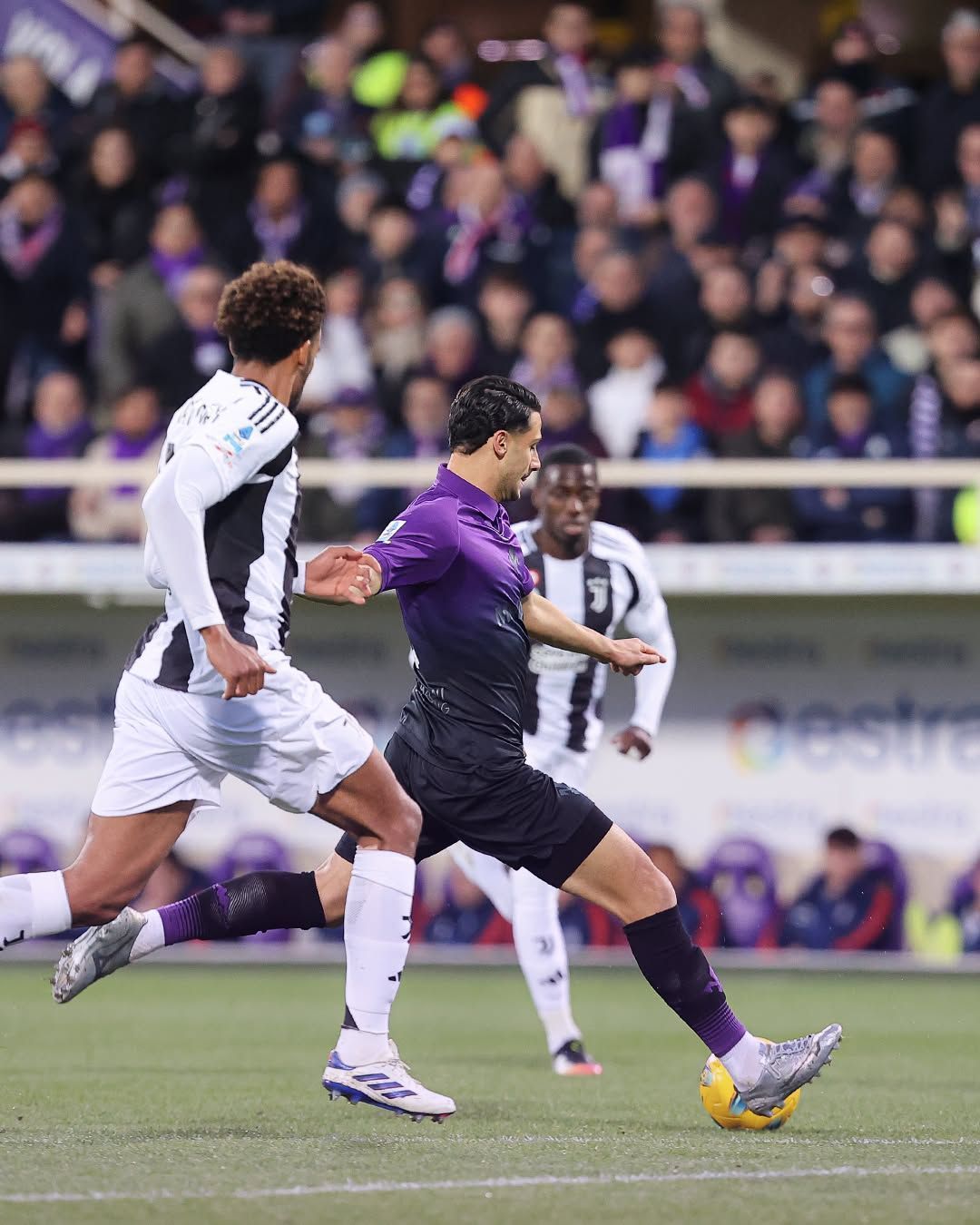 Juventus sofre goleada para a Fiorentina e sai do G4 da Serie A