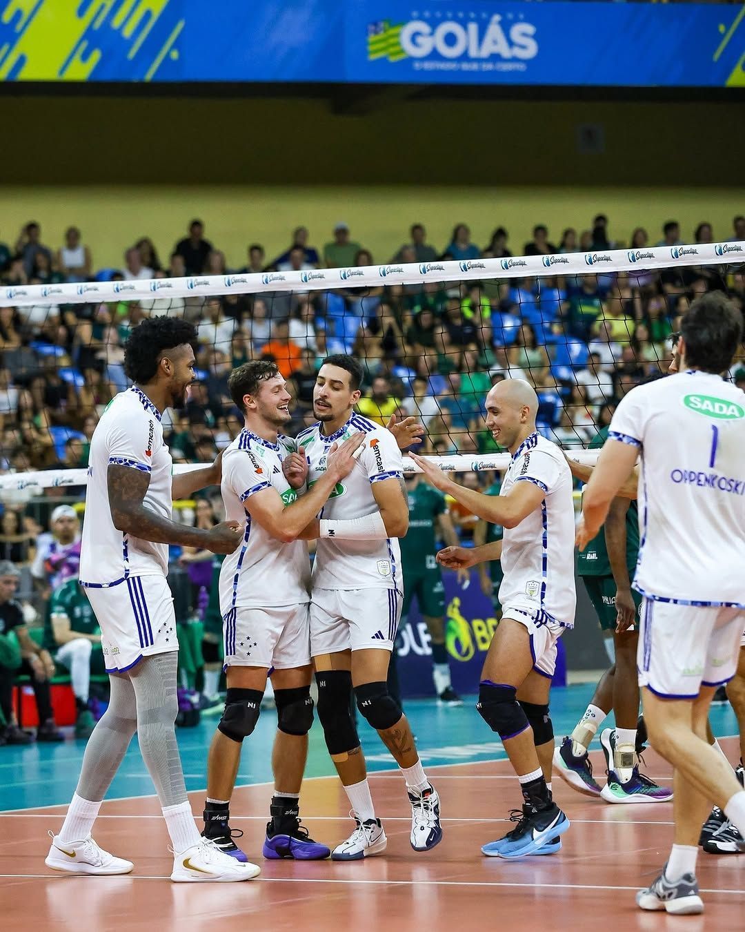 Sada Cruzeiro atropela Goiás e reassume liderança da Superliga