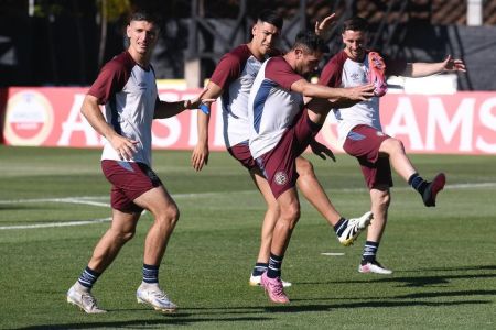 Time do Lanús em aquecimento na Argentina