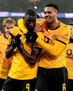 Borussia goleou Villarreal com dois de Guirassy