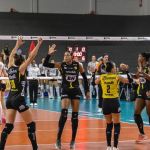Praia Clube atropela Osasco em confronto direto e sobe na tabela da Superliga Feminina