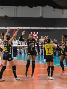 Praia Clube em vitória sobre o Osasco pela Superliga