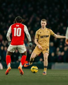 Jogadores de Arsenal e Crystal Palace