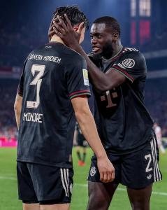Jogadores do Bayern de Munique em partida na Alemanha