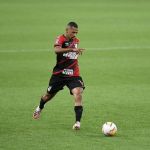 América negocia contratação de atacante ex-Athletico-PR