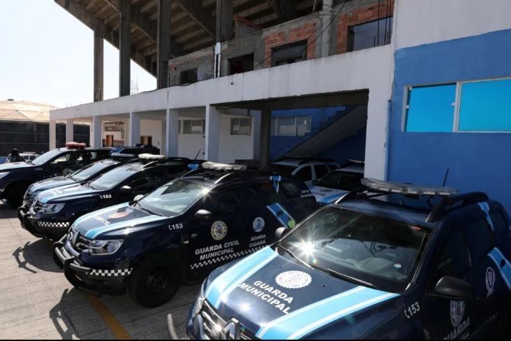 Inspetor da GCM de Diadema (SP) é afastado após denúncia de beijo em pescoço de guarda