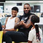 Lakers querem draftar filho de LeBron James para conseguir renovação; entenda