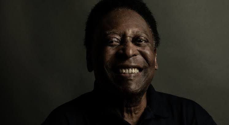 Mulher pede exumação do corpo de Pelé mesmo com teste negativo de DNA