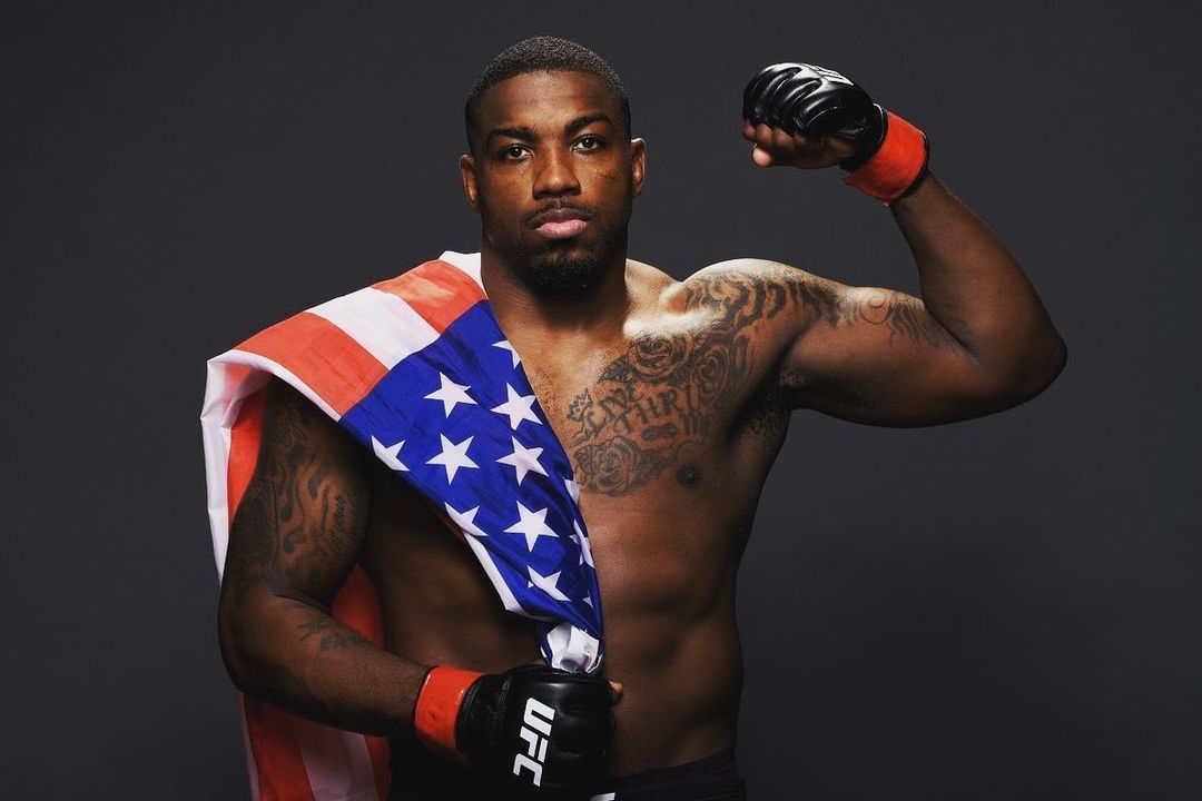 Peso-pesado do UFC é suspenso por quatro anos após ser pego no doping