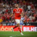 Arthur Cabral faz gesto obsceno para torcedores e grava vídeo para se desculpar