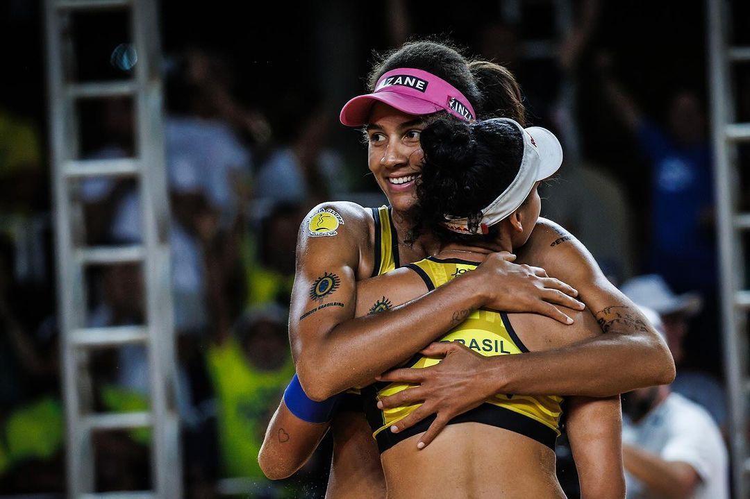 FIVB atualiza ranking do vôlei de praia; dupla de mineira segue líder