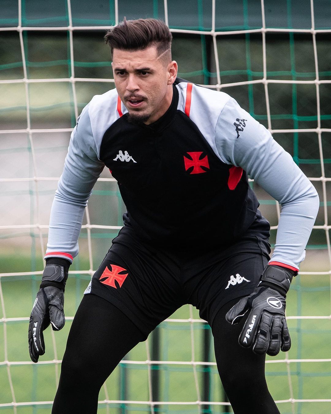 Inter tenta 'atravessar' América em contratação de goleiro Ivan, do Corinthians