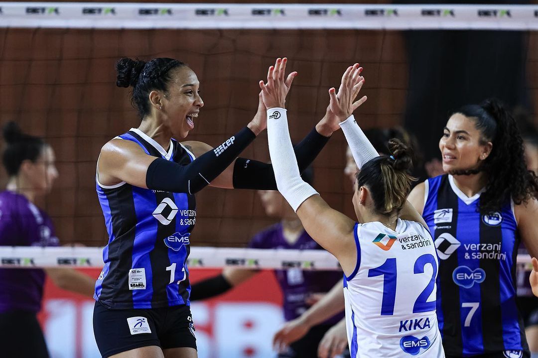 Pinheiros bate Blumenau e volta a vencer pela Superliga Feminina de Vôlei