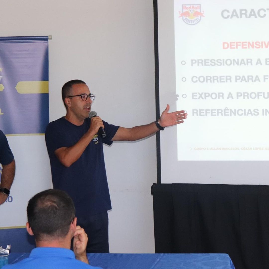 Auxiliar do Atlético finaliza curso e obtém licença da CBF