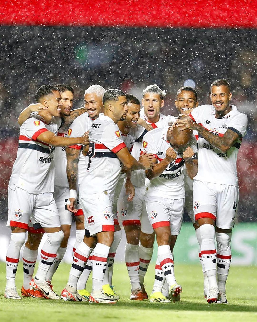 Meia titular do São Paulo relembra procura do Cruzeiro