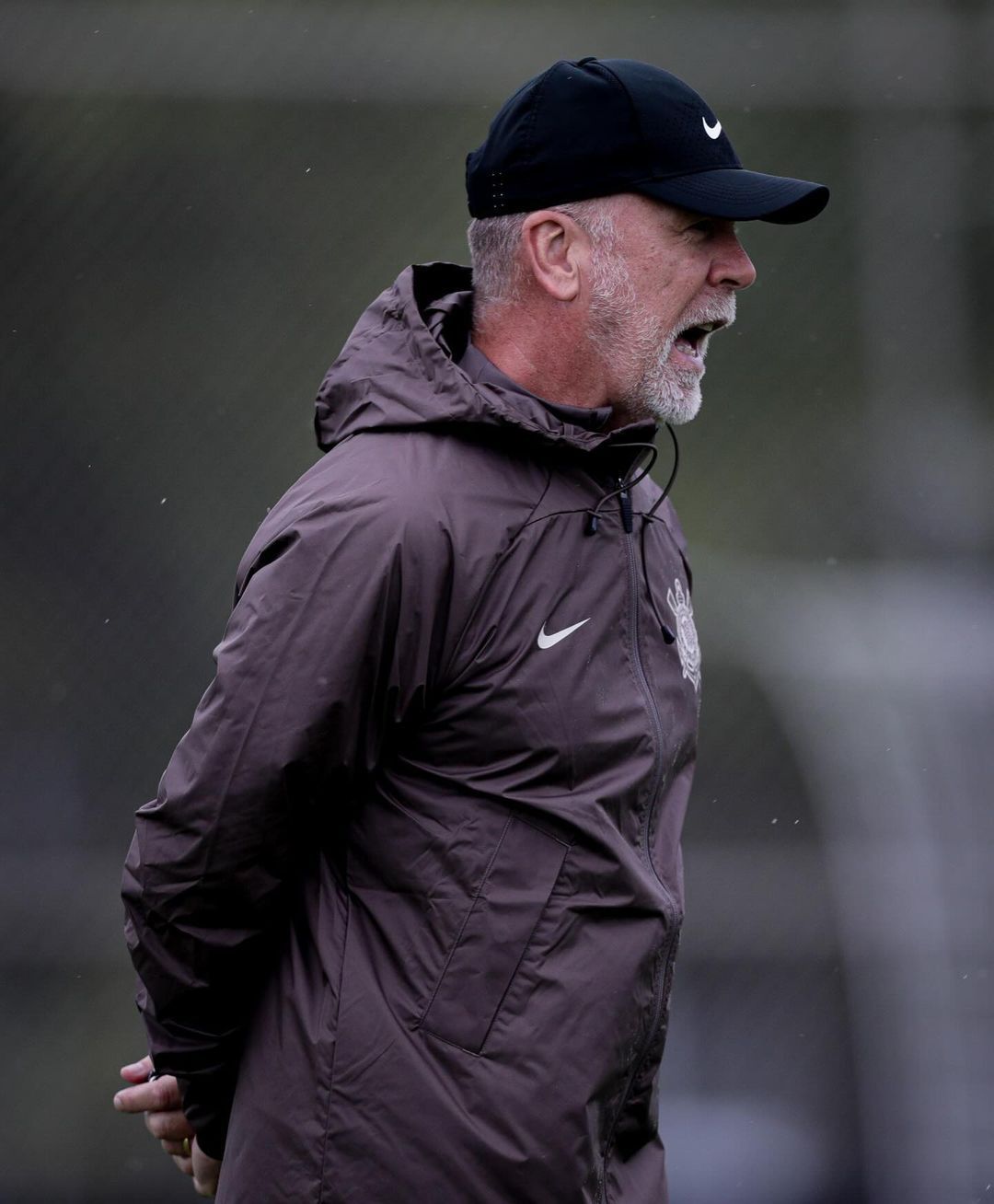 Mano Menezes afirma que só deixará o Corinthians quando diretoria decidir